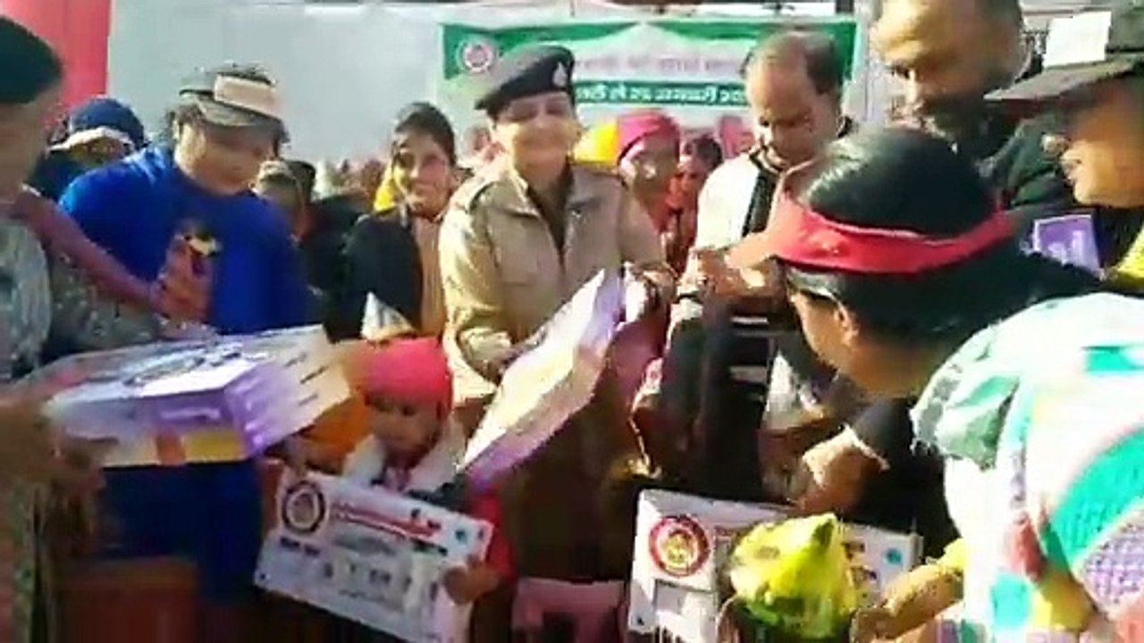 Hanumangarh District judge and collector left the chair and handed the platform to the female supervisor, ASI and doctor