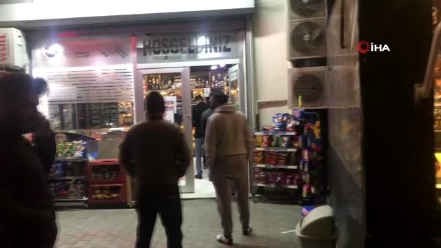 Sokağa çıkma yasağını duyan vatandaşlar bakkallara akın etti