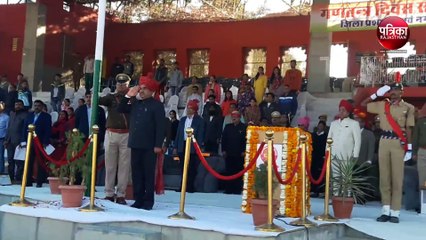 VIDEO : शान से लहराया तिरंगा, जवानों ने दी सलामी