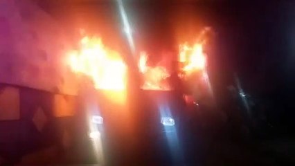 ट्रक से कुचला युवक तो गुस्साए लोगों ने लगा दी आग