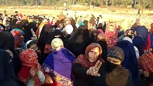 Ghaziabad: CAA के विरोध में धरने परे बैठी महिलाएं, पुलिस ने हटाया- देखें Video