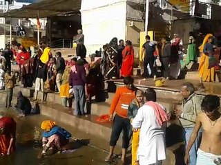 Tải video: पुष्कर सरोवर में मौनी अमावस्या पर श्रद्धालुओं ने लगाई आस्था की डुबकी