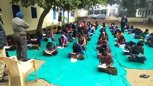 द्वितीय चरण की चल रही प्री-बोर्ड परीक्षाएं, तीन चरणों में होनी है प्री बोर्ड परीक्षा