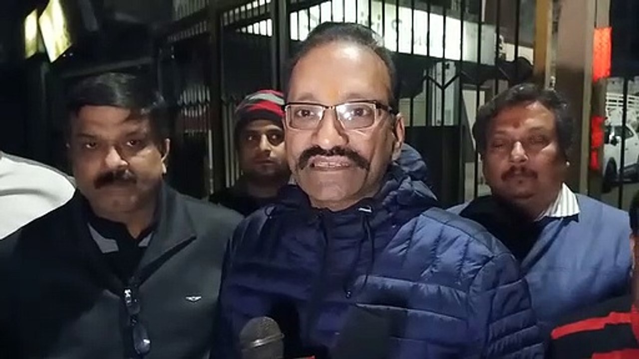 VIDEO: व्यापारी से चार लाख का कैश लेकर लौट रहे...
