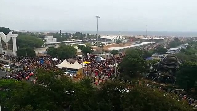 crowd at Marina Beach on anum Pongal