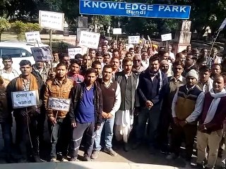 खटावदा के ग्रामीणों ने कलक्ट्रेट पर किया प्रदर्शन