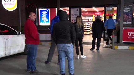 Ankara'da sokağa çıkma yasağını duyanlar büfe ve fırınlara akın etti