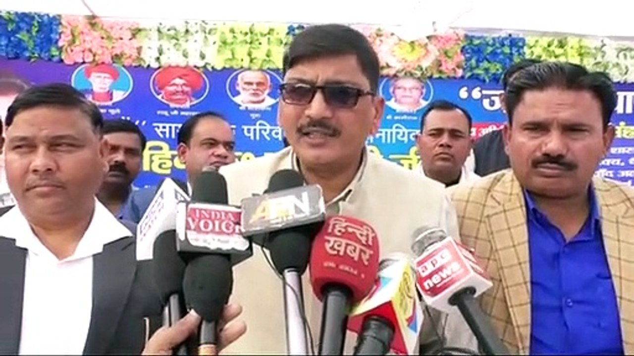 बसपा नेताओं ने केक काटकर मनाया मायावती का 64वां...