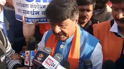 लोगों के चेहरे और हाथों में नजर आया तिरंगा