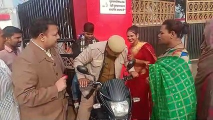 किन्नरों ने यूपी पुलिस के जवान को बताया जीवन का मूल्य