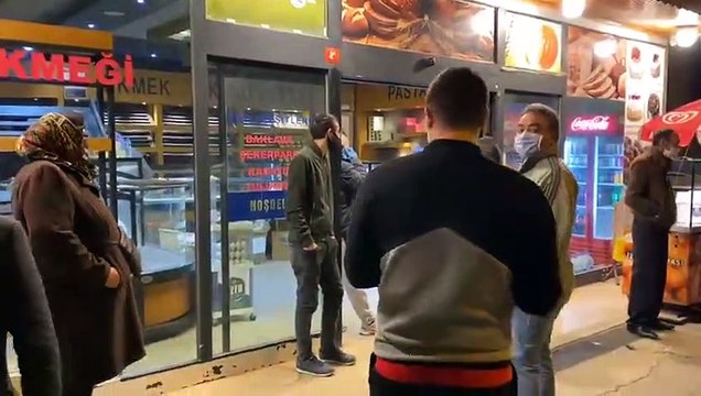 Sokağa çıkma yasağı izdihamı; marketlerde kuyruk, caddelerde trafik sıkışıklığı