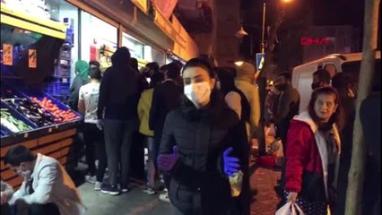 SOKAĞA ÇIKMA YASAĞI KARARIYLA MARKETLERDE SIRA OLUŞTU-12-ZEYTİNBURNU