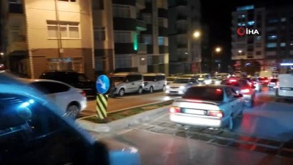 Sokağa çıkma yasağını duyan vatandaşlar market ve fırınlara akın etti