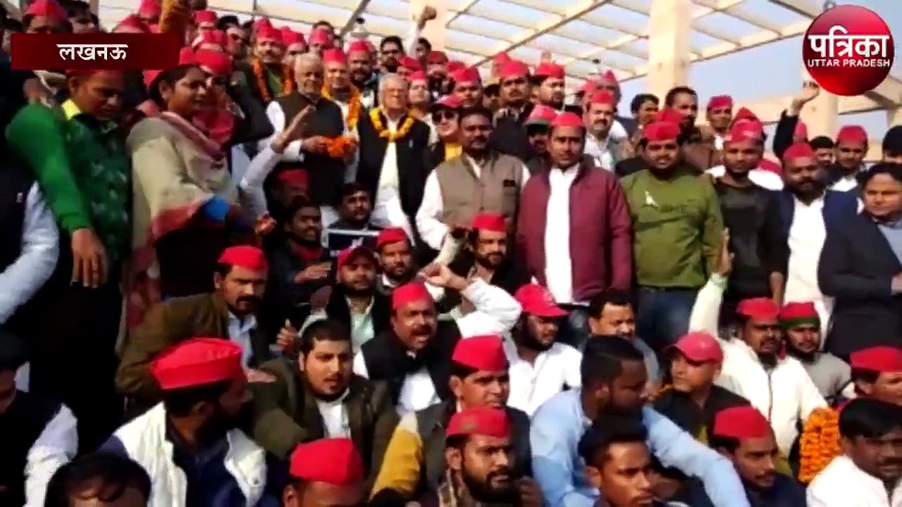 स्वामी विवेकानंद के जन्मदिवस पर सपा कार्यकर्ताओं ने निकाली साईकिल रैली