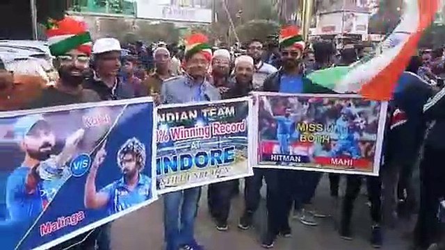 स्टेडियम पहुंची भारत-श्रीलंका की टीम, दर्शकों में गजब का उत्साह, नाचते-गाते आ रहे मैच देखने