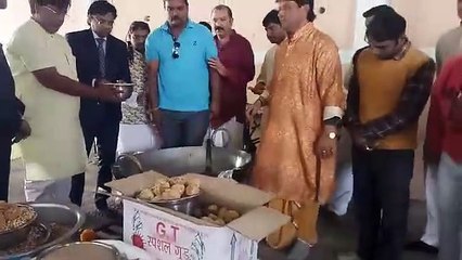 खजराना गणेश मंदिर पर सवा लाख लड्डूओं का निर्माण शुरू