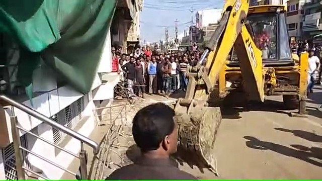 अतिक्रमणकारियों पर चला प्रशासन का डंडा