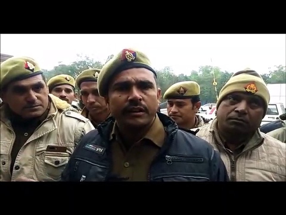 Noida: चार माह से होमगार्डों को नहीं मिली सैलरी, बोले- बच्चों का दूध तक बंद करना पड़ा है