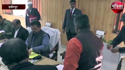 देश को गुमराह कर माहौल खराब कर रहे