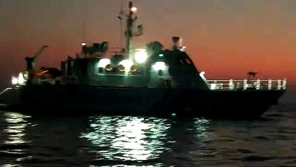 Télécharger la video: Gujarat: 175 करोड़ की Heroine के साथ Sea में Pak boat सहित 5 Pakistani को पकड़ा