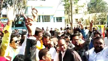 पत्नी बनीं महापौर तो नगाड़े की धुन पर पार्षदों के साथ जमकर नाचे विधायक