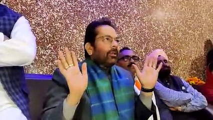 Rampur: मुस्लिमों के घर पहुंचे Naqvi, बोले- हर मुस्लिम हिंदुस्‍तानी था, हिंदुस्‍तानी है, हिंदुस्‍तानी र