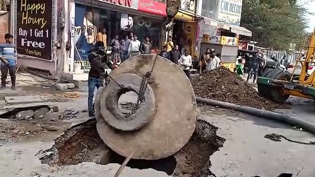 भ्रष्टाचार की सीवरेज की फिर खुली पोल, धंस गई सडक़ पढे पूरी खबर...