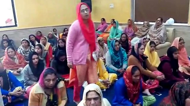 गुरु गोविंद सिंह की जयंती पर गुरुद्वारे में लंगर, शहर में निकली प्रभात फेरी