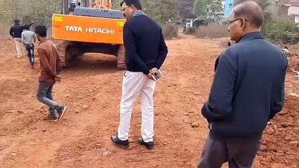 The driver digging the red hill said that Chitra Sharma has JCB