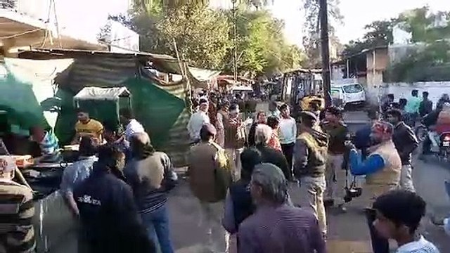 अवैध कॉलोनी पर चली जेसीबी, भू-माफिया का अतिक्रमण भी हटाया