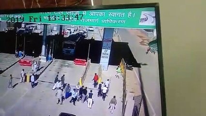 20-35 rupees toll tax dispute, fighting