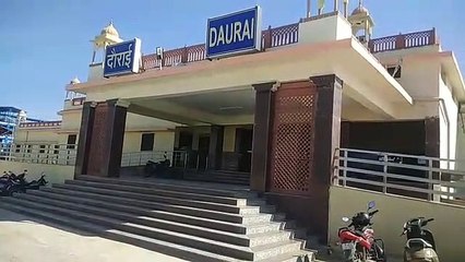 ऐसा रेलवे स्टेशन जहां पर नहीं रूकती है ट्रेन