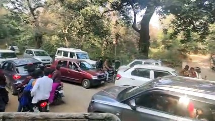 गणेश धाम पर लगा जाम ,पर्यटकों को हुई परेशानी