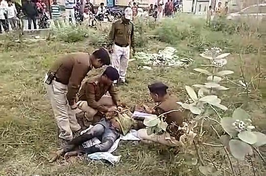 सनसनीखेज : हाथ-पैर बांधकर खाली प्लॉट पर पटक गए लाश, गले में बंधा था दुपट्टा, देखें वीडियो