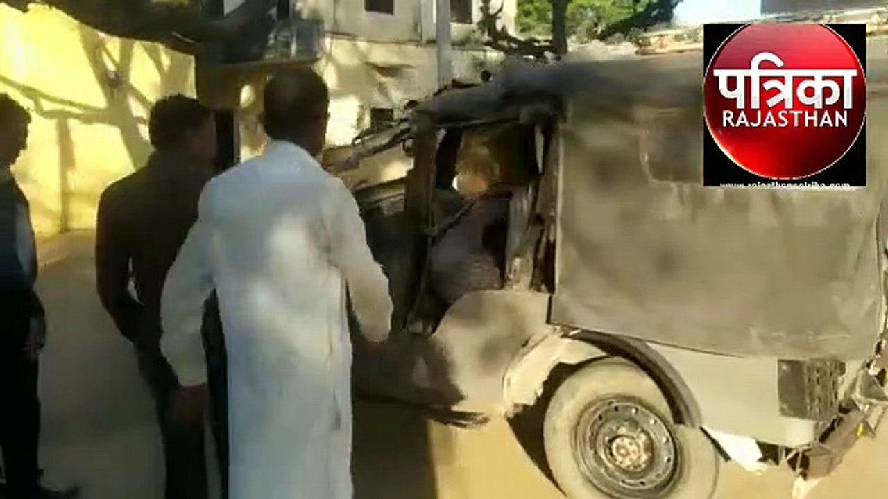 जीप पलटी, सवारियों में मची चीख-पुकार आधा दर्जन सवारी घायल