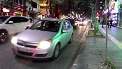 Manisa'da vatandaşlar bakkal ve marketler akın etti