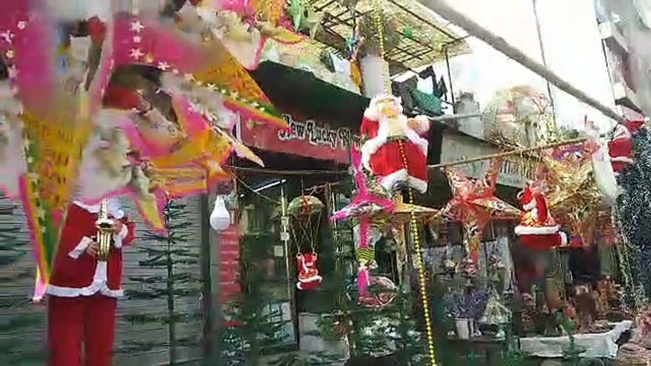 क्रिसमस की तैयारियां जोरों पर...बाजारों में सजी दुकानें