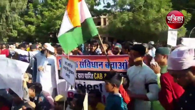 VIDEO : एनआरसी व नागरिकता कानून का मुस्लिम समाज ने किया विरोध, राष्ट्रपति के नाम सौंपा ज्ञापन