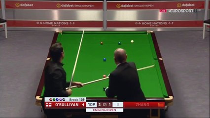 A Lady (Streaker) Comes Out Of The Crowd & Plays Ronnie's Last Black - English Open Snooker 2017