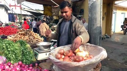 Hapur: 80 रुपये में मिल रहा अफगानी प्‍याज, आधा किलो का है एक, जानिए क्‍या है खासियतें