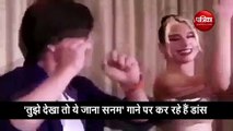 'तुझे देखा तो ये जाना सनम' गाने पर विदेशी सिंगर संग ठुमके लगा रहे हैं शाहरुख खान, वीडियो वायरल