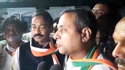 सरकारी भवन में चल रही थी भाजपा की मीटिंग, महिलाओं ने लगाया शराब बांटने का आरोप