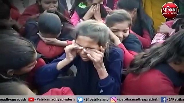 दिलासा के बाद भी नहीं रुक रहे आंसू