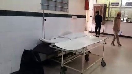 VIDEO : श्रमिकों को लेकर जा रही कार पलटी, एक की मौत