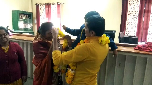 Flower garland added broken relationship