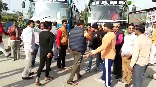 इंदौर से बसें भर-भरकर दिल्ली रवाना हो रहे कांग्रेसी, केंद्र सरकार के खिलाफ दिखाएंगे आक्रोश
