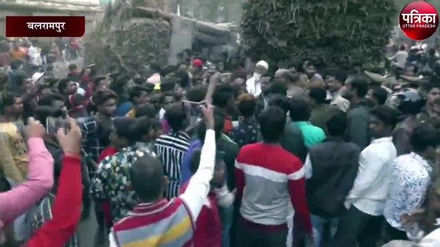 ओवरलोड गन्ने का ट्रक पलट जाने से मची अफरा-तफरी