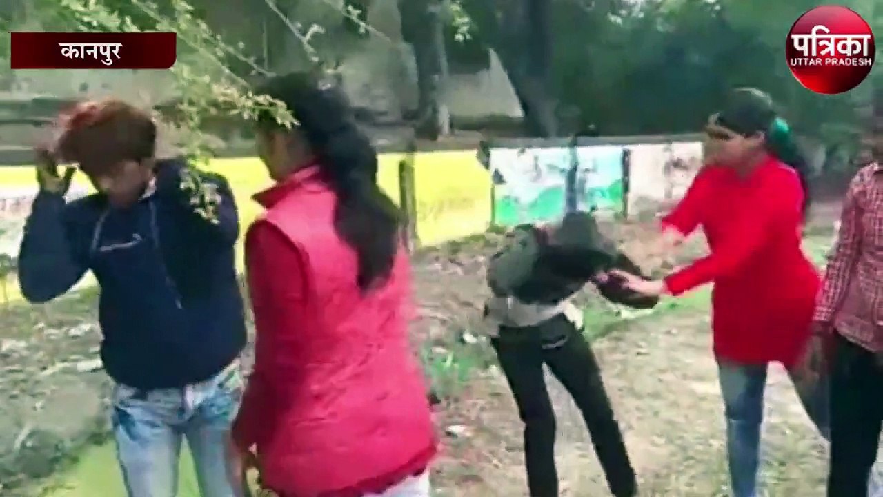महिला सिंघम दे रहीं ऑन-द-स्पॉट सजा, शोहदे को बीच सड़क पर बनाया मुर्गा