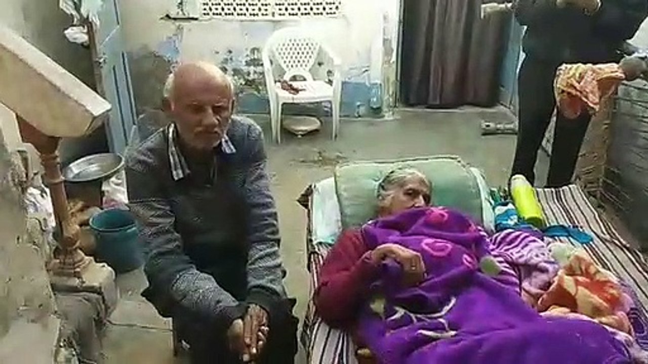 कैंसर पीडि़त परिवारों की आर्थिक हालात ऐसी कि एक समय टिफिन में तीन जने भर रहे अपना पेट