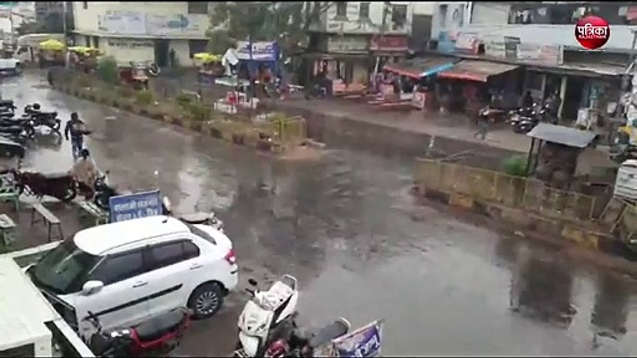 VIDEO: राजस्थान में यहां तेज बारिश के साथ गिरे...